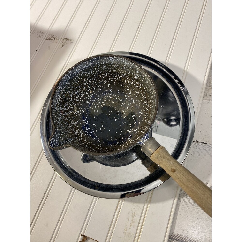 Boundary Waters - Cast Iron Blue Speckle Enamel 2 qt. Pot - Wooden Handle‎ & Lid - Picture 5 of 5